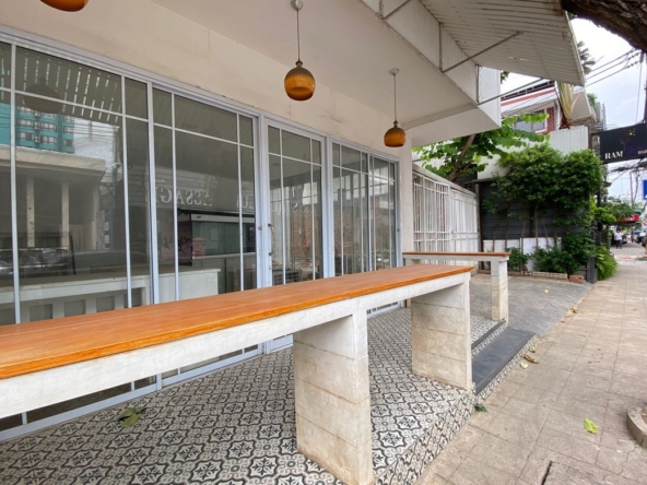 Commercial space for rent on Chang Klan Road