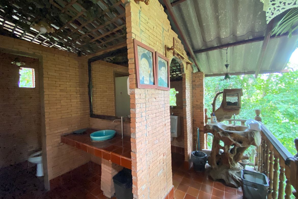A restaurant for sale by the Ping River