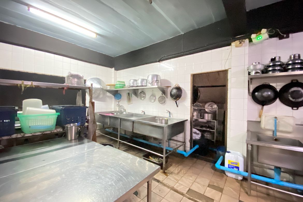 A restaurant for sale by the Ping River