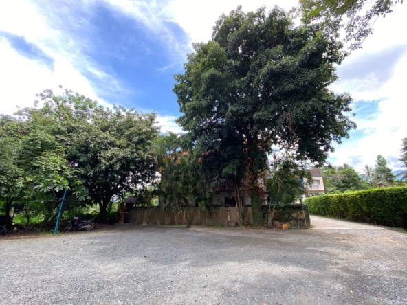 A restaurant for sale by the Ping River