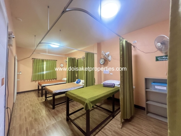 Doi Saket-DSP-(HS375-01) 1+ Rai Property on a Main Road with Many Business Opportunities for Sale in Luang Nuea