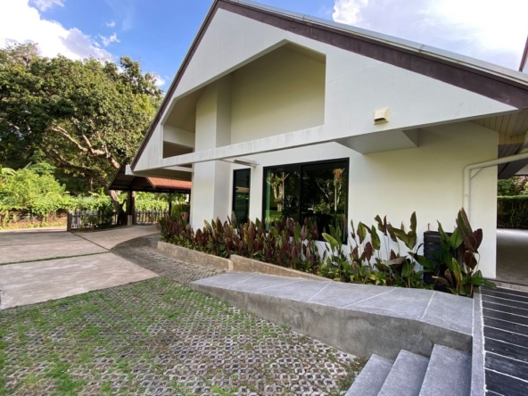 A unique house with 3 bed for rent near Chiang Mai University