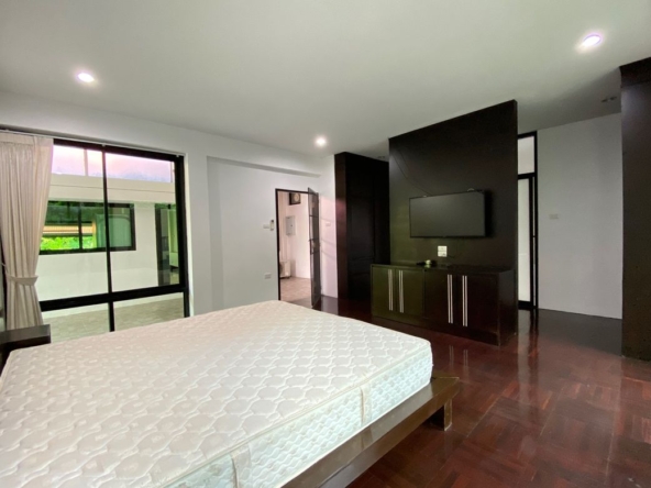 A unique house with 3 bed for rent near Chiang Mai University