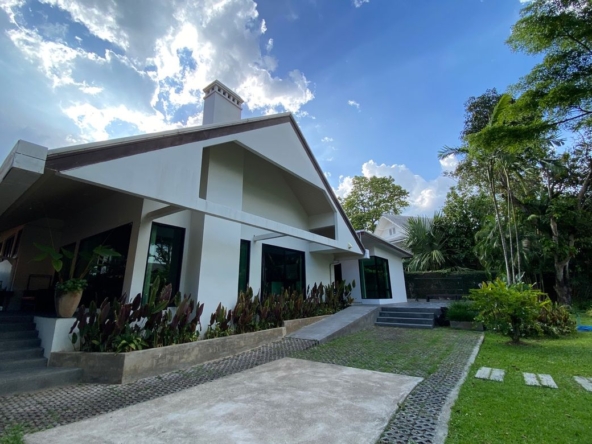 A unique house with 3 bed for rent near Chiang Mai University