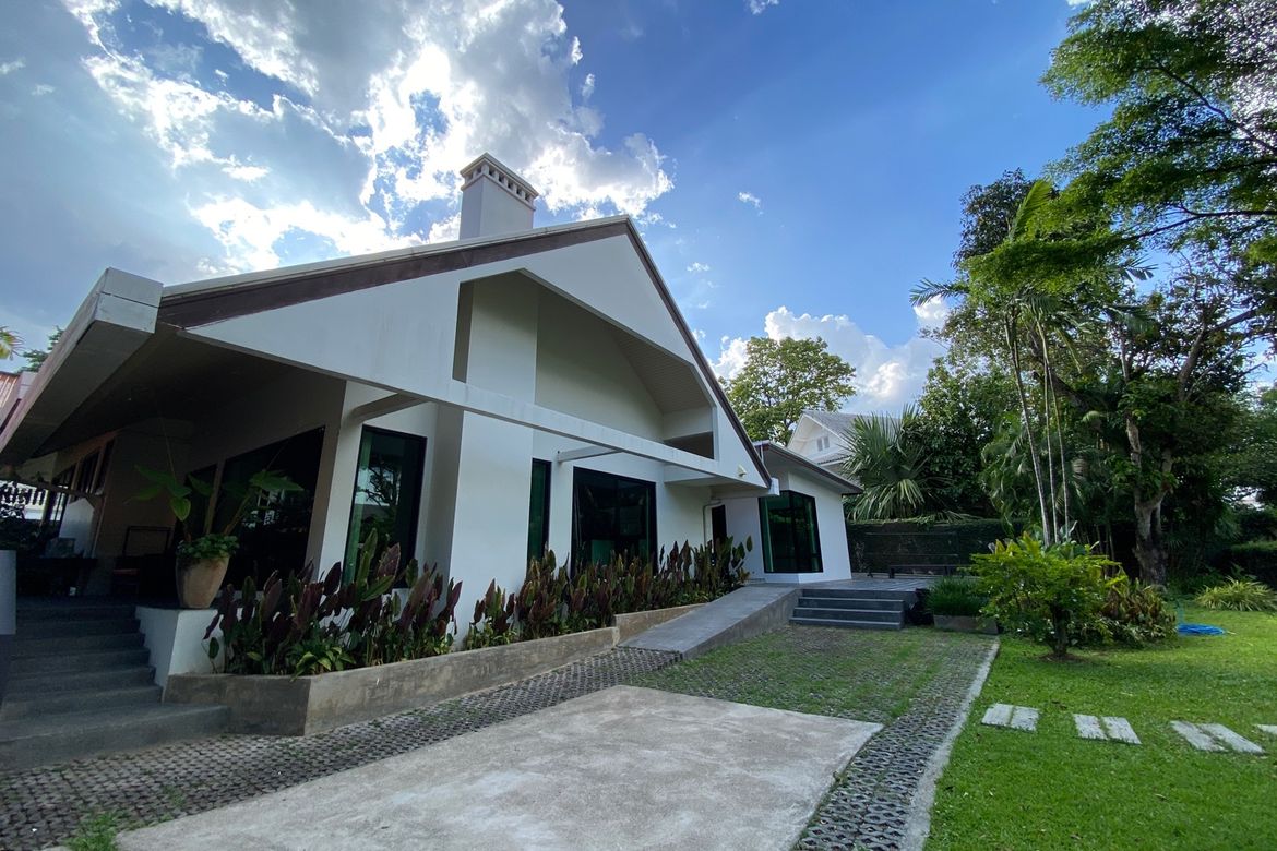 A unique house with 3 bed for rent near Chiang Mai University