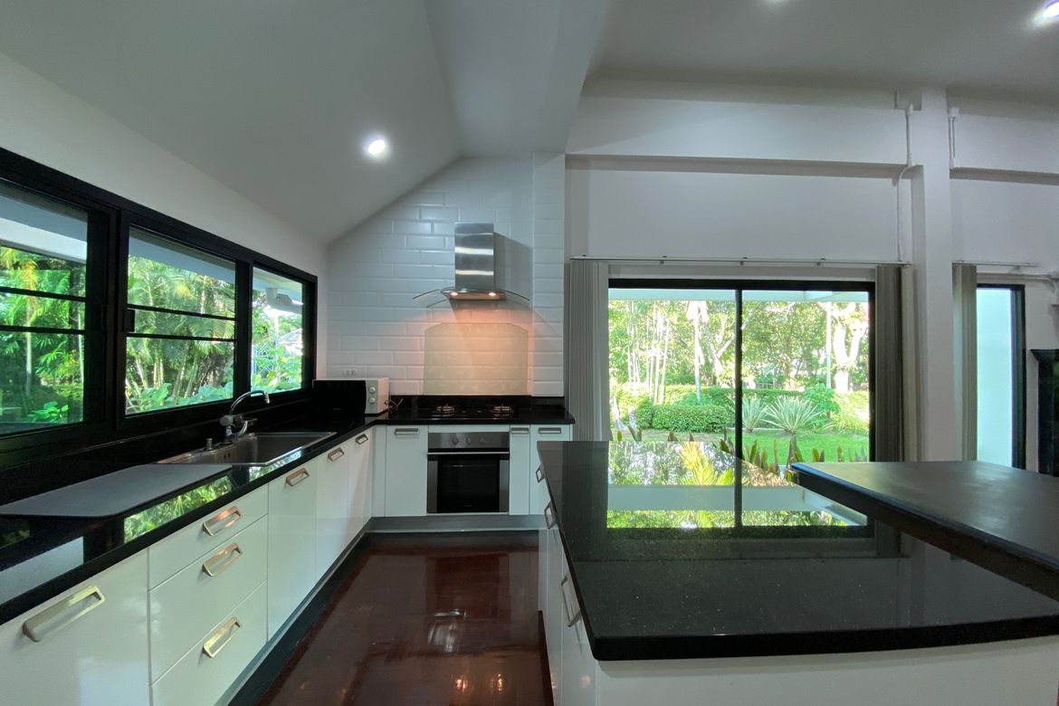 A unique house with 3 bed for rent near Chiang Mai University
