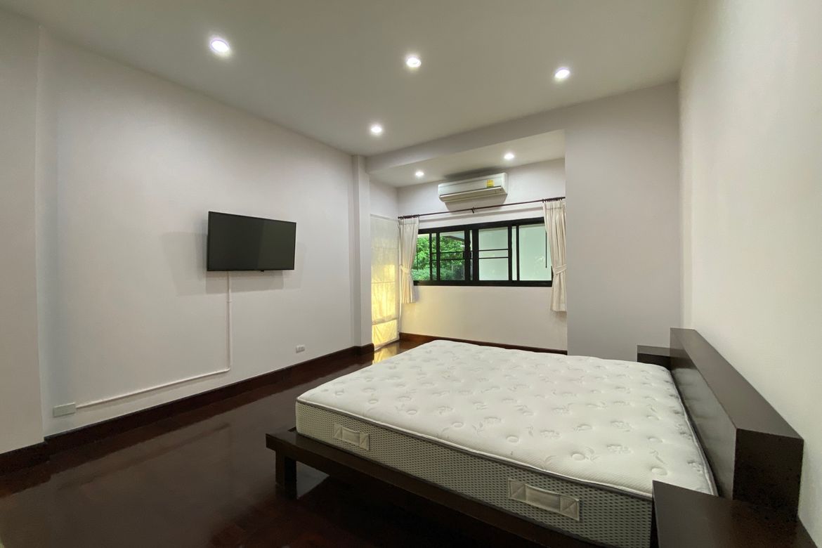 A unique house with 3 bed for rent near Chiang Mai University