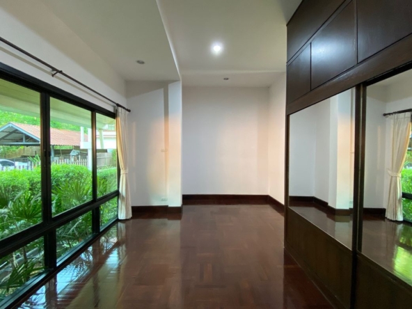 A unique house with 3 bed for rent near Chiang Mai University