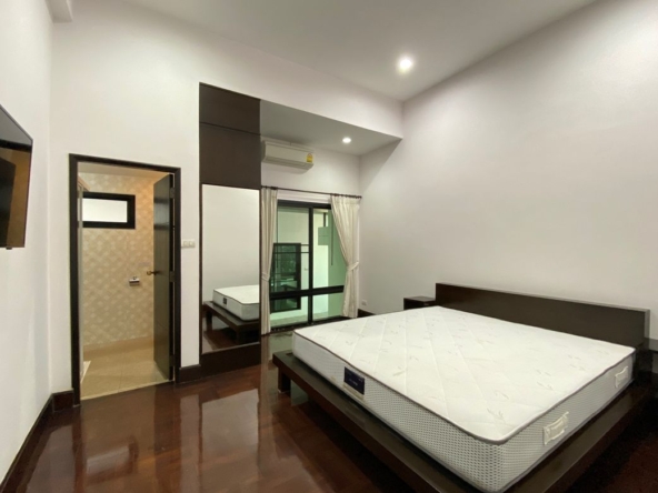 A unique house with 3 bed for rent near Chiang Mai University