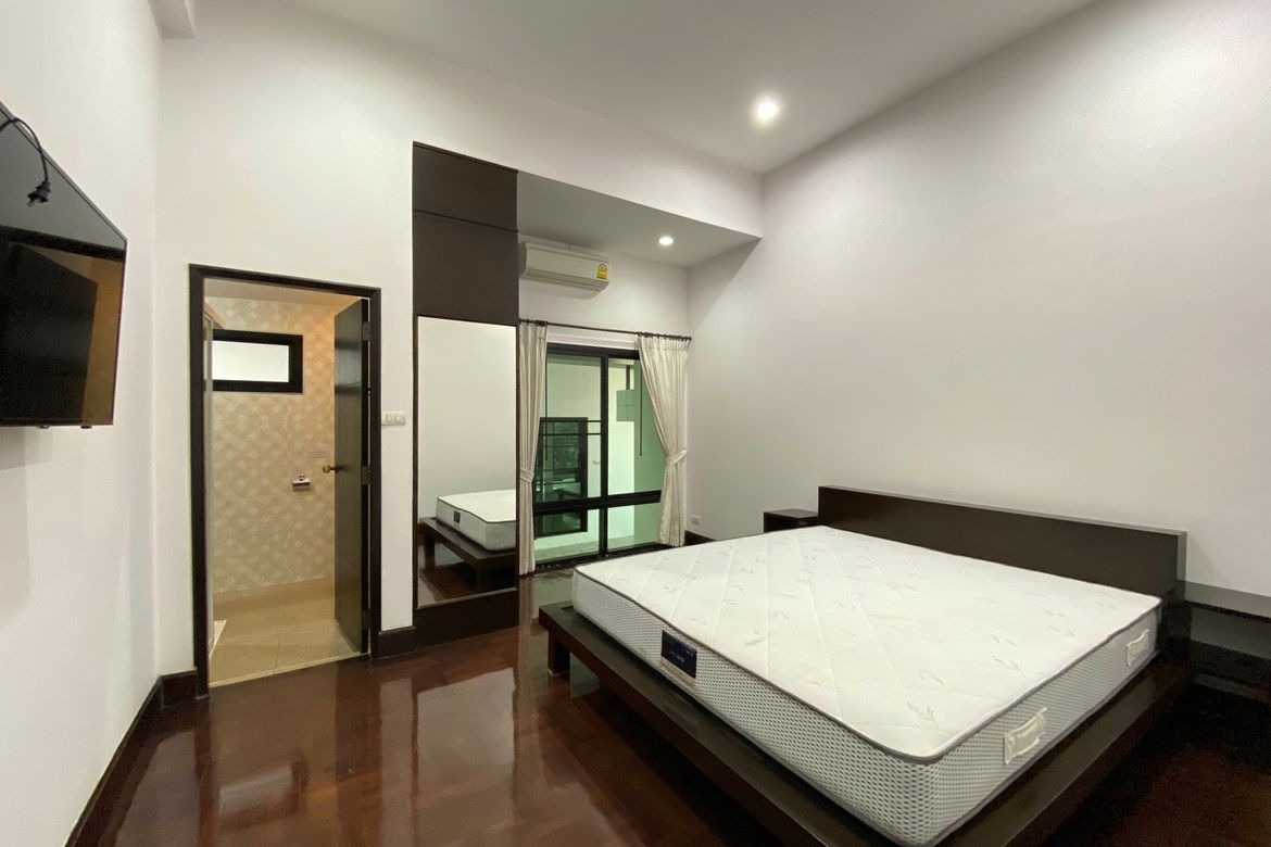 A unique house with 3 bed for rent near Chiang Mai University