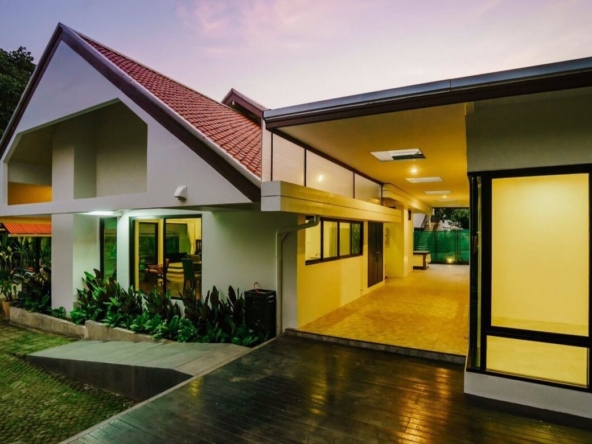A unique house with 3 bed for rent near Chiang Mai University