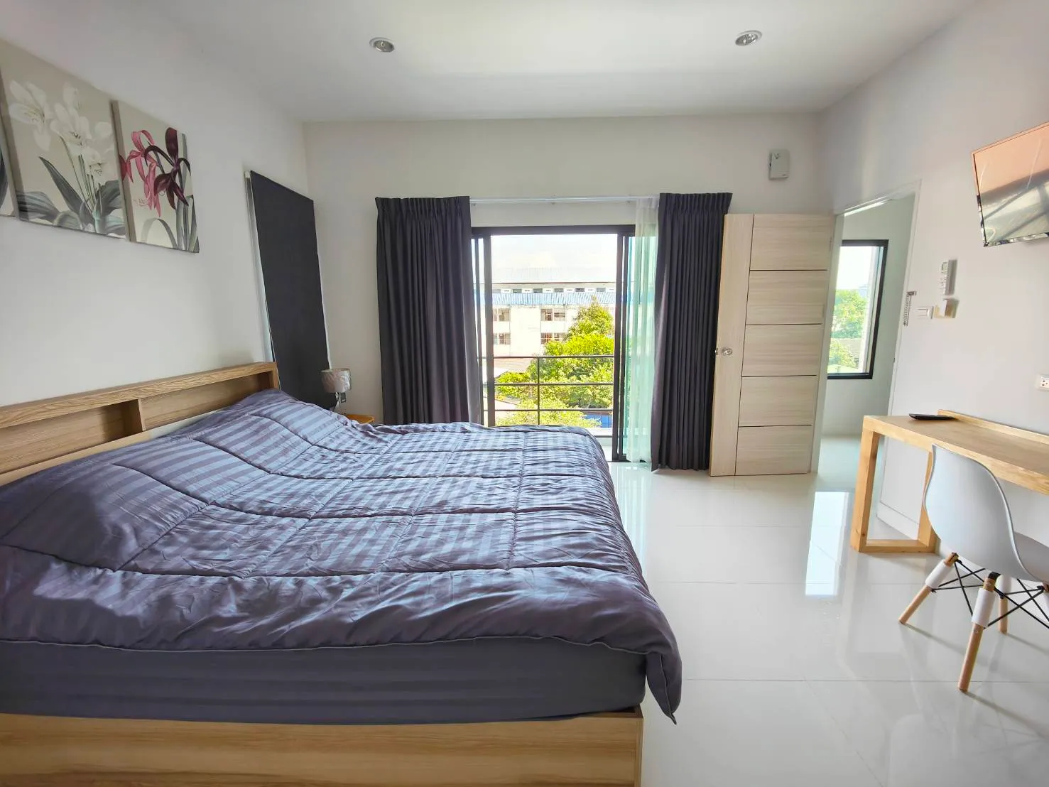 Chiang Mai 3-Storey Building for Sale | 4 BR