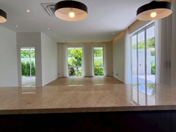 Stunning 5 bed with pool villa for sale in Nam Phrae
