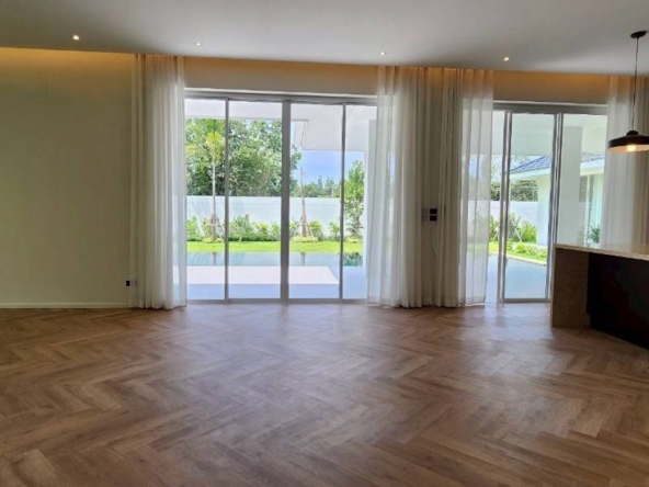 Stunning 5 bed with pool villa for sale in Nam Phrae