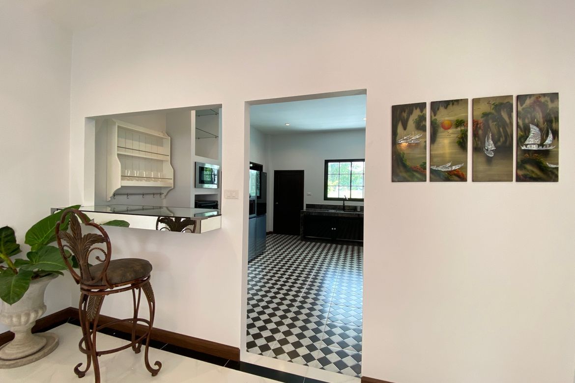 Brand new 6 bed house with pool for sale in Hang Dong
