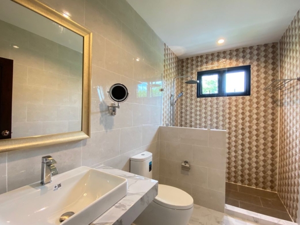 Brand new 6 bed house with pool for sale in Hang Dong
