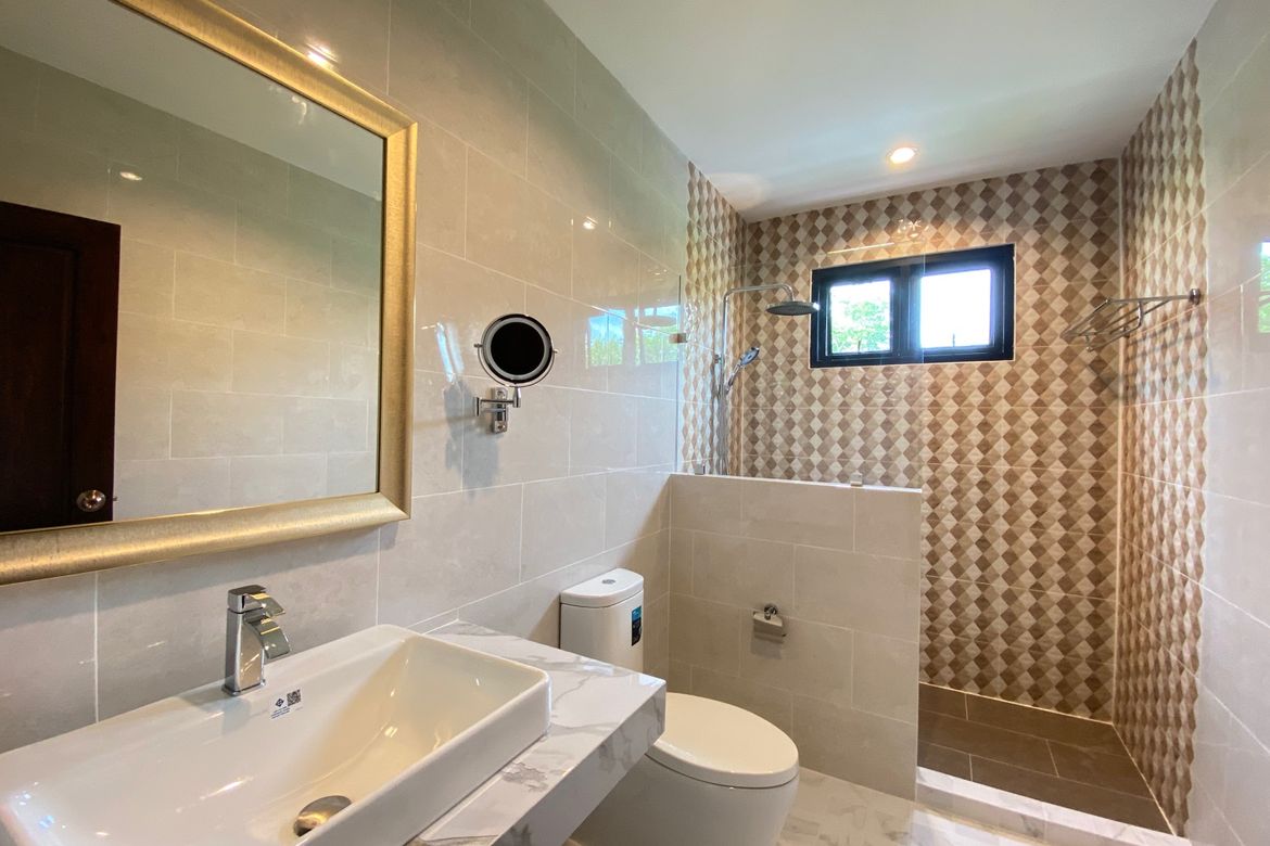Brand new 6 bed house with pool for sale in Hang Dong