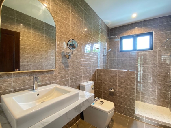 Brand new 6 bed house with pool for sale in Hang Dong