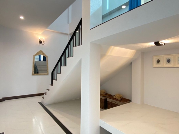 Brand new 6 bed house with pool for sale in Hang Dong