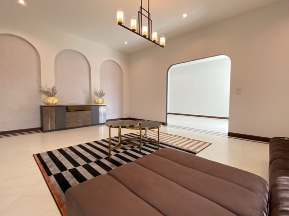 Brand new 6 bed house with pool for sale in Hang Dong