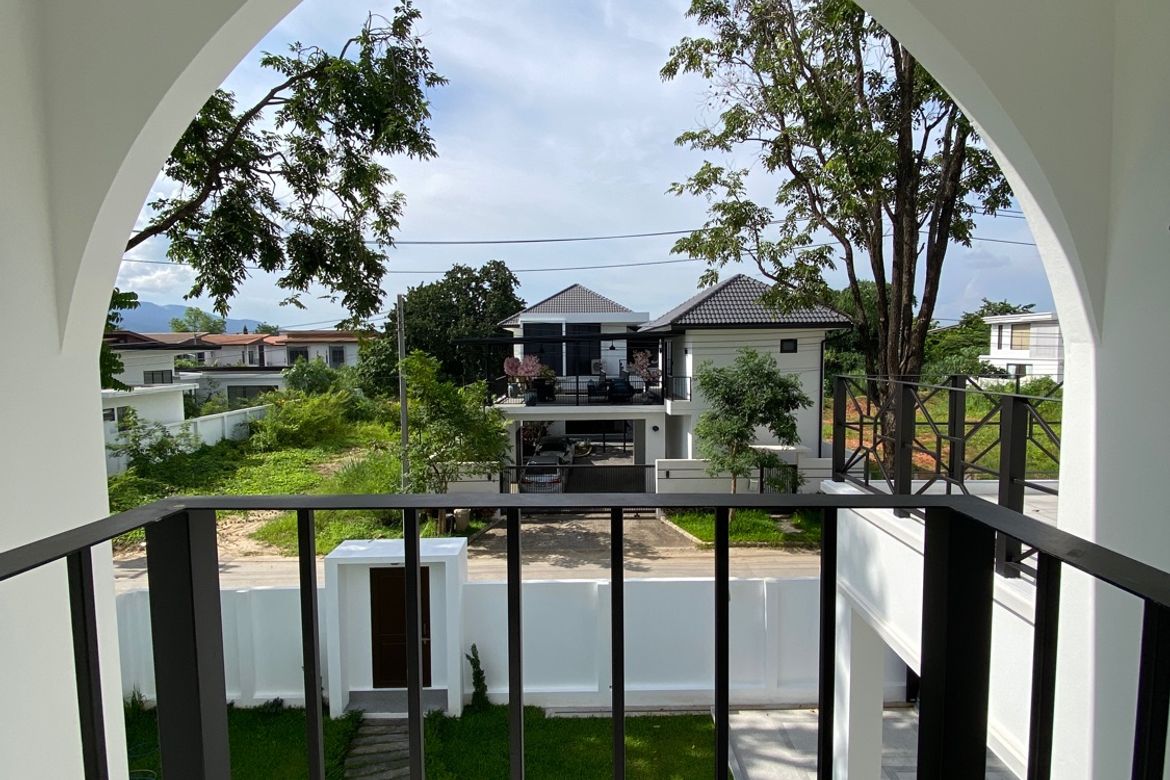 Brand new 6 bed house with pool for sale in Hang Dong