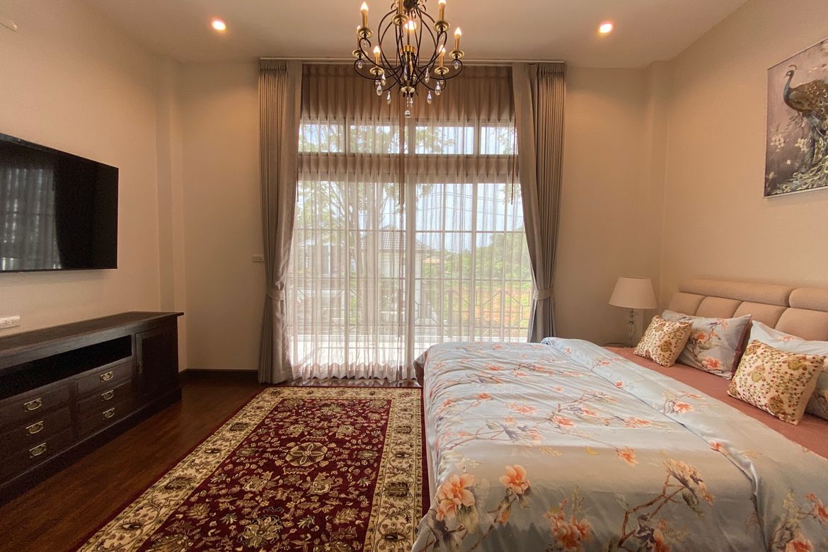 Brand new 6 bed house with pool for sale in Hang Dong