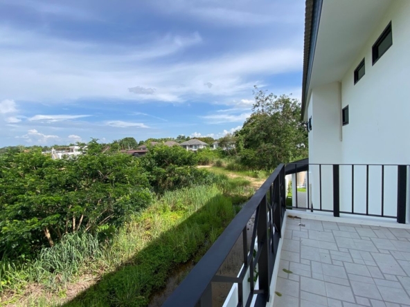 Brand new 6 bed house with pool for sale in Hang Dong
