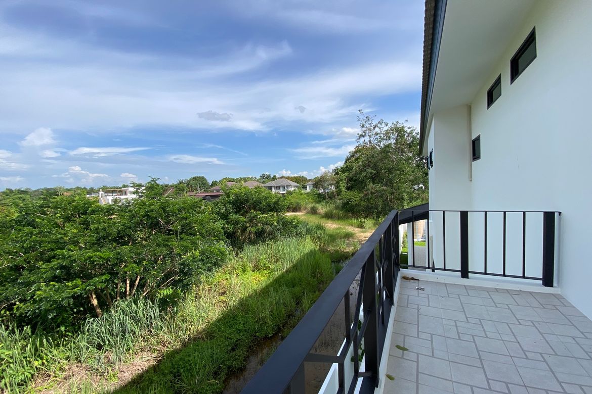 Brand new 6 bed house with pool for sale in Hang Dong
