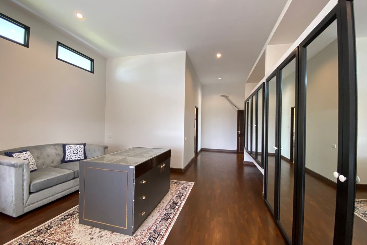 Brand new 6 bed house with pool for sale in Hang Dong