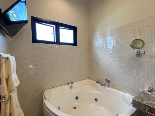 Brand new 6 bed house with pool for sale in Hang Dong
