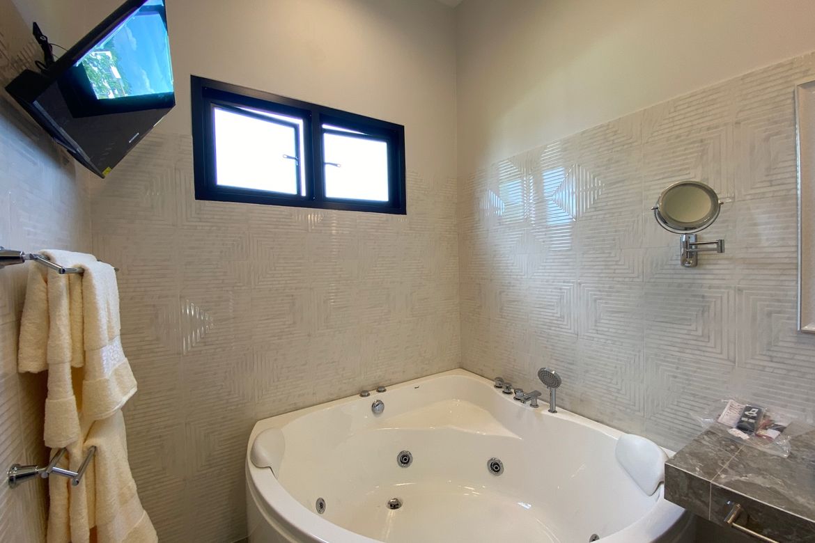Brand new 6 bed house with pool for sale in Hang Dong