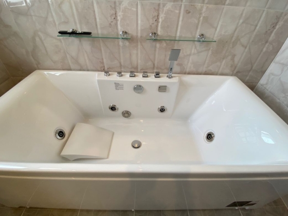Brand new 6 bed house with pool for sale in Hang Dong