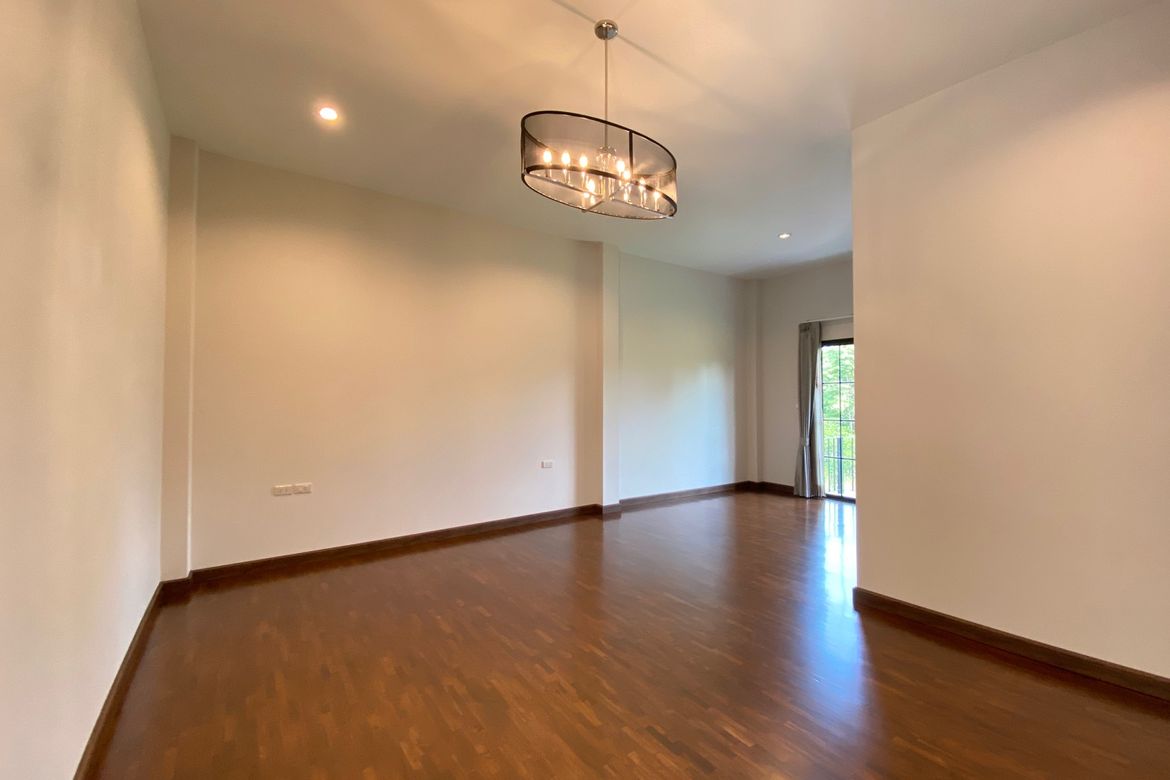 Brand new 6 bed house with pool for sale in Hang Dong