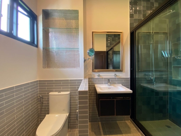 Brand new 6 bed house with pool for sale in Hang Dong
