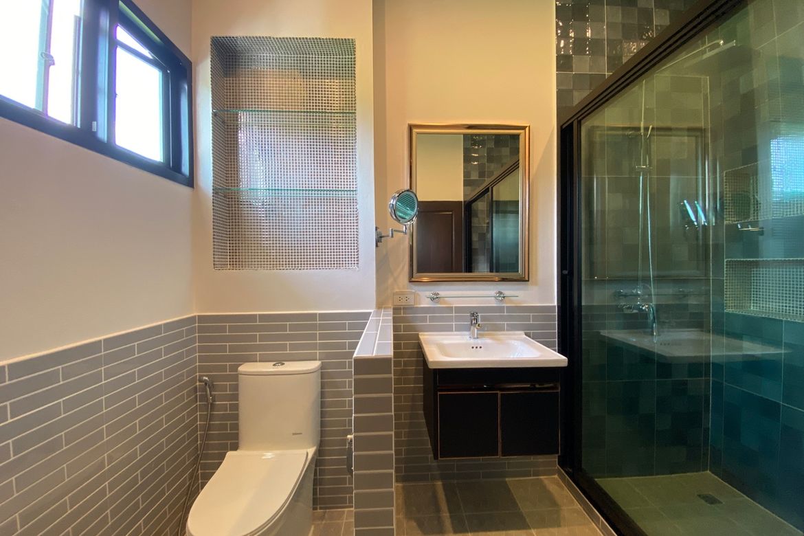 Brand new 6 bed house with pool for sale in Hang Dong