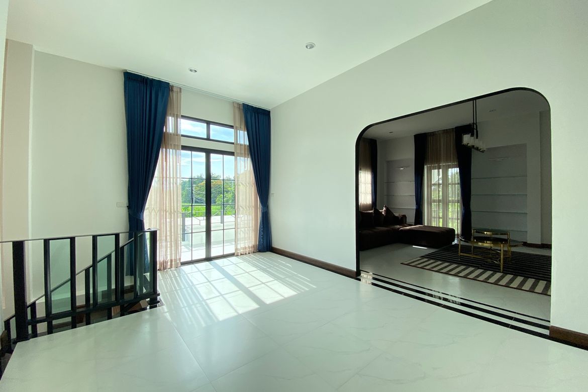 Brand new 6 bed house with pool for sale in Hang Dong