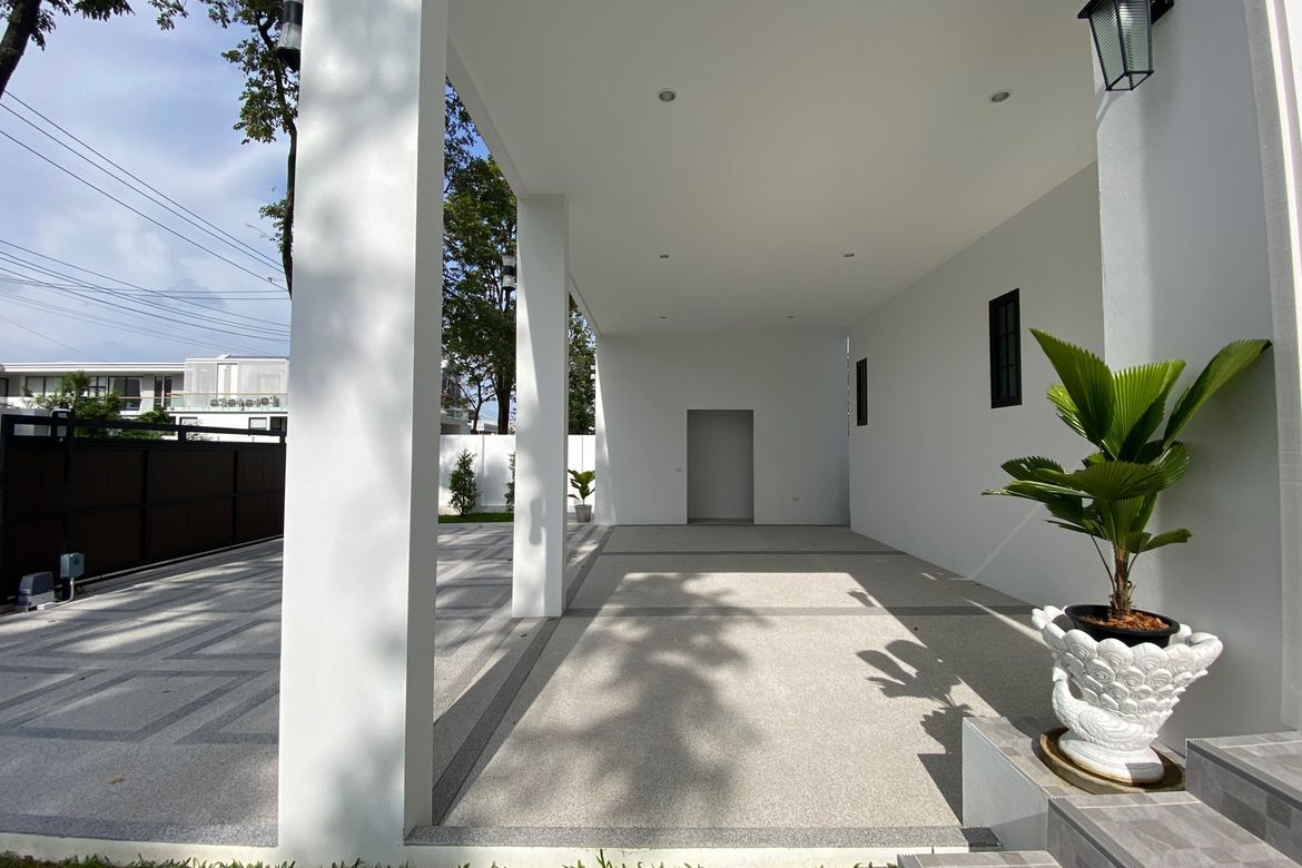 Brand new 6 bed house with pool for sale in Hang Dong