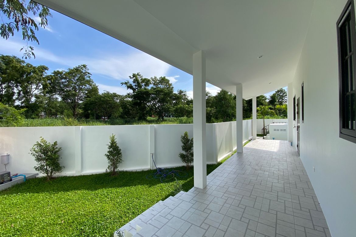 Brand new 6 bed house with pool for sale in Hang Dong