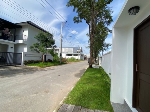 Brand new 6 bed house with pool for sale in Hang Dong