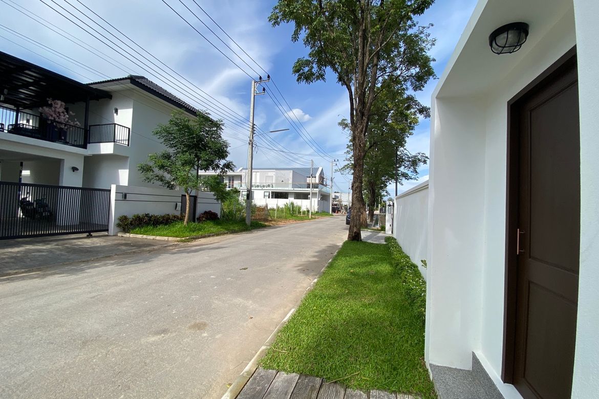 Brand new 6 bed house with pool for sale in Hang Dong