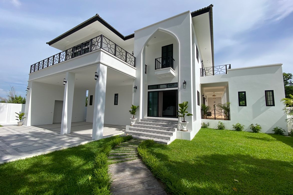 Brand new 6 bed house with pool for sale in Hang Dong