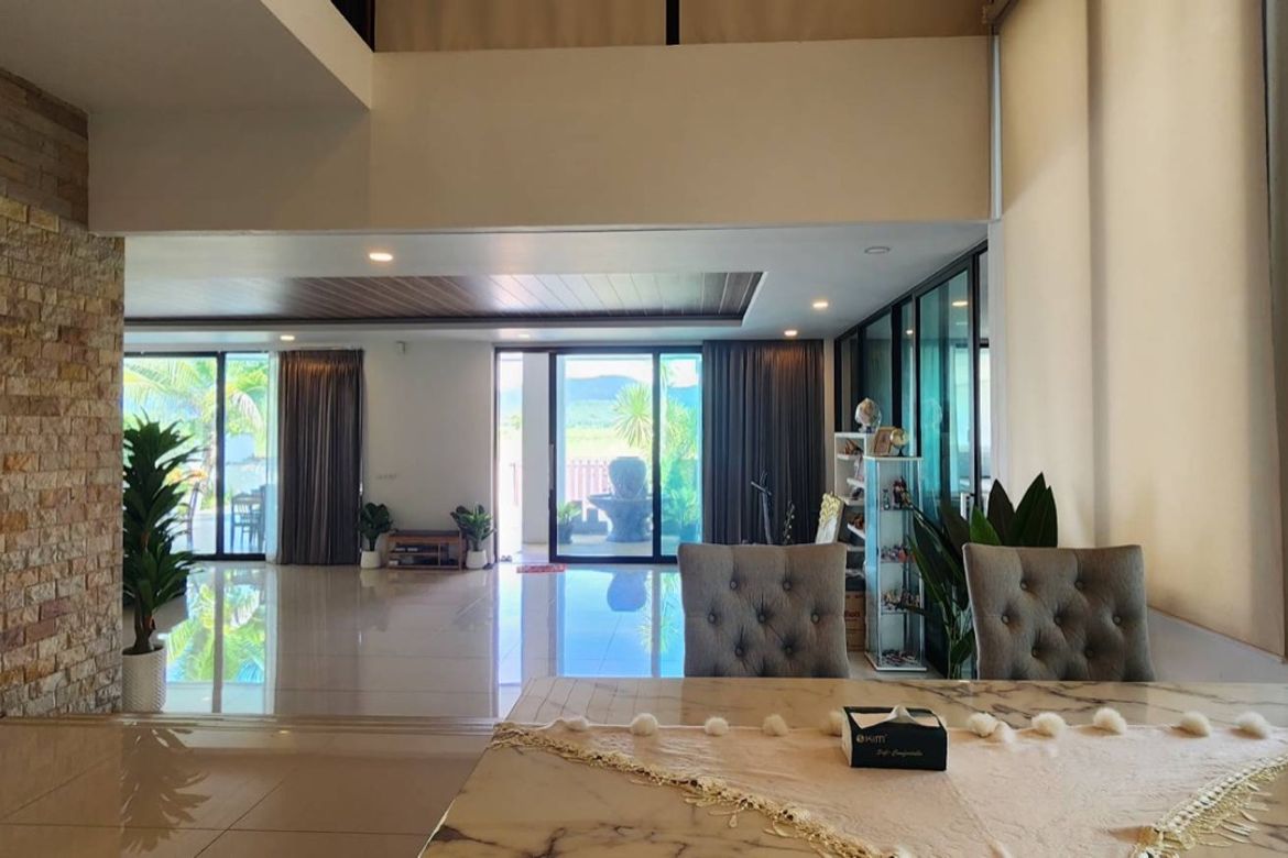 Modern style 4 bedroom house with pool for sale in San Kamphaeng