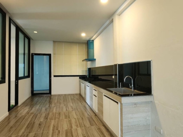 Modern style 4 bedroom house with pool for sale in San Kamphaeng