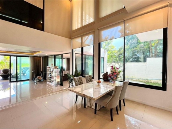 Modern style 4 bedroom house with pool for sale in San Kamphaeng