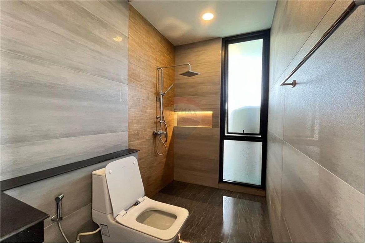 Modern style 4 bedroom house with pool for sale in San Kamphaeng