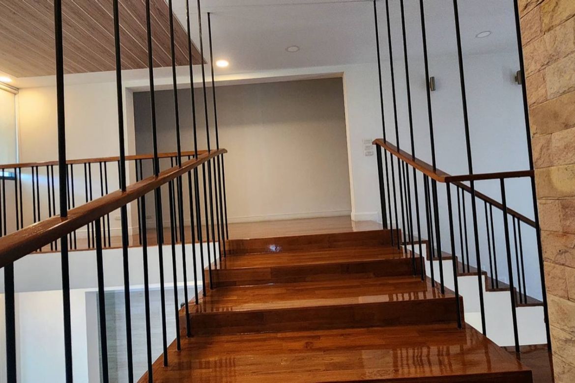 Modern style 4 bedroom house with pool for sale in San Kamphaeng