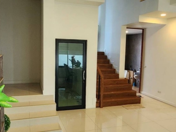 Modern style 4 bedroom house with pool for sale in San Kamphaeng