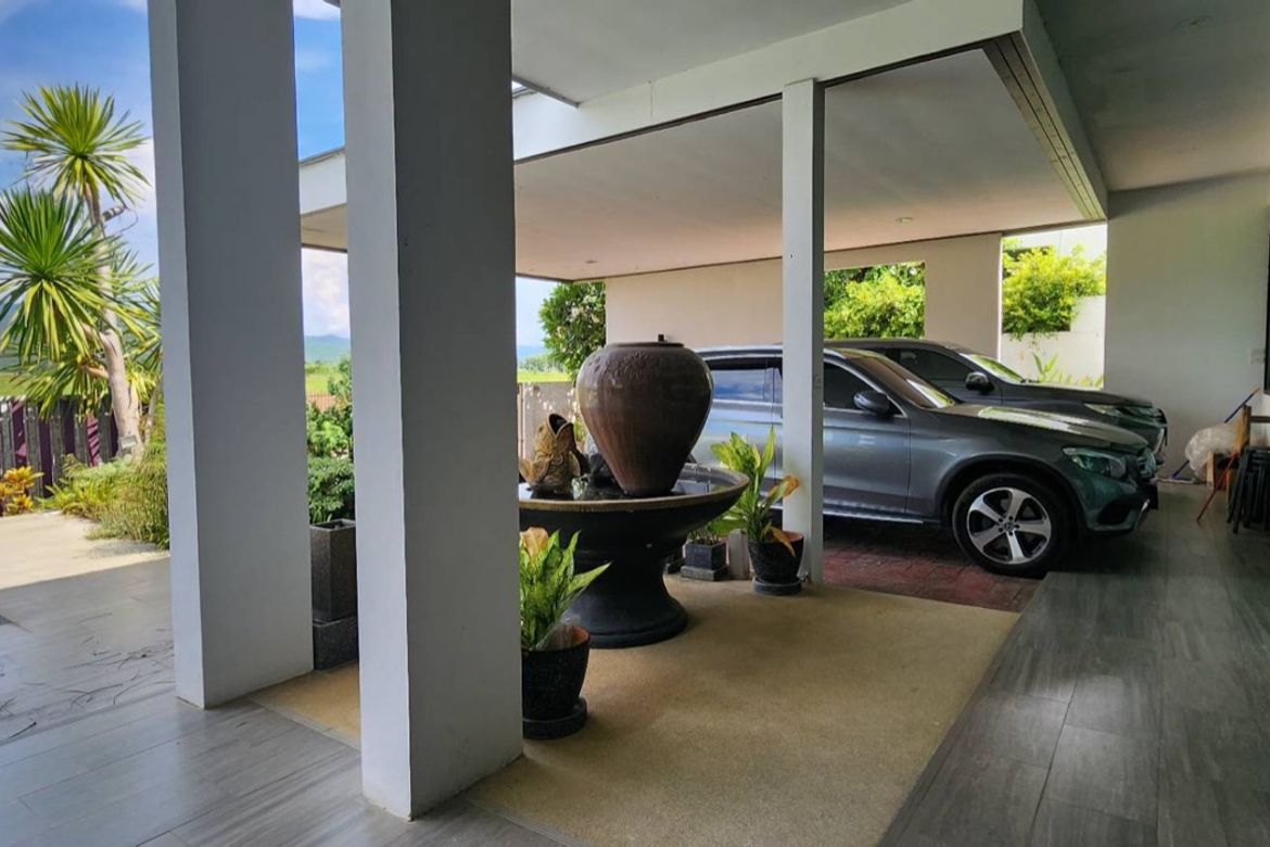 Modern style 4 bedroom house with pool for sale in San Kamphaeng