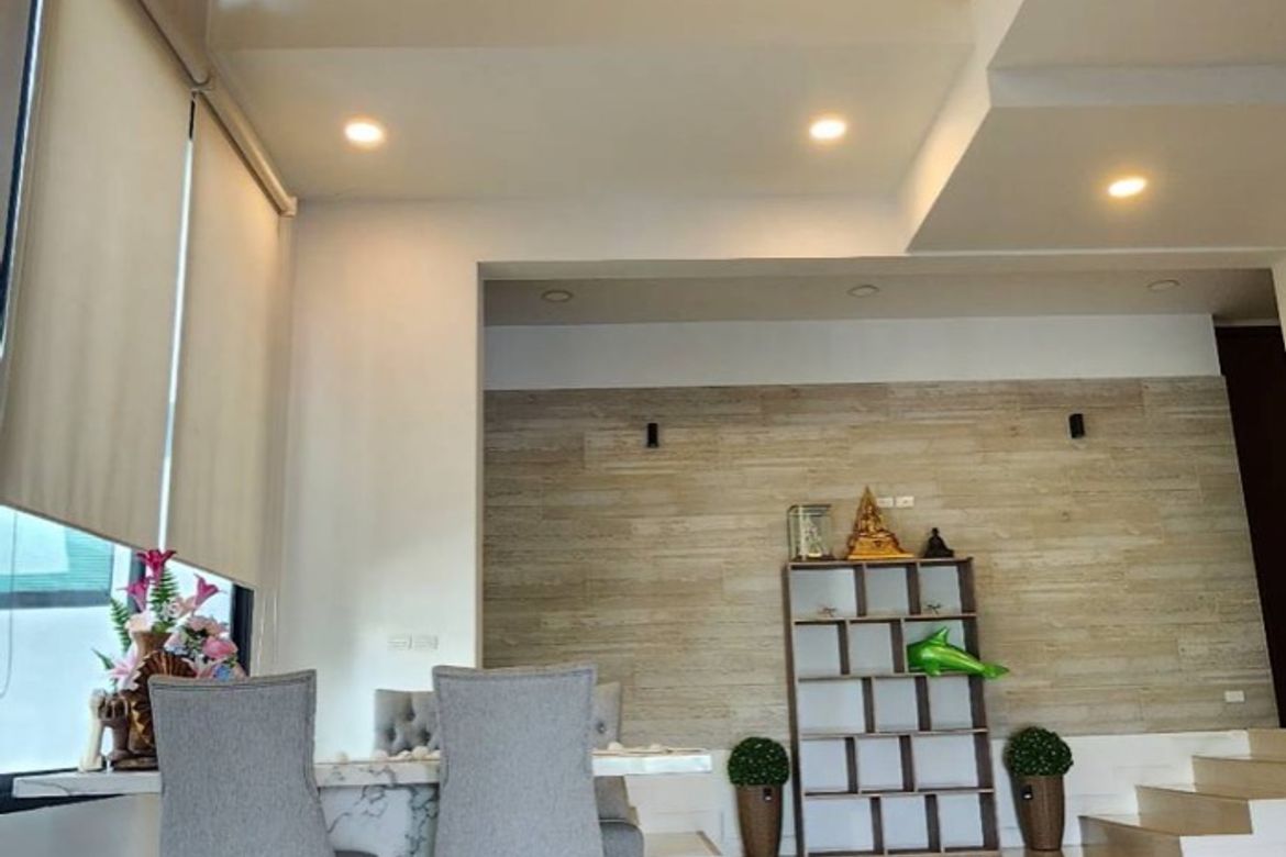 Modern style 4 bedroom house with pool for sale in San Kamphaeng