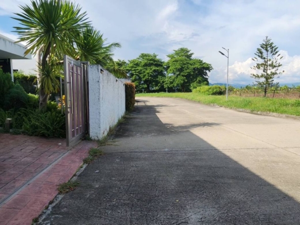 Modern style 4 bedroom house with pool for sale in San Kamphaeng